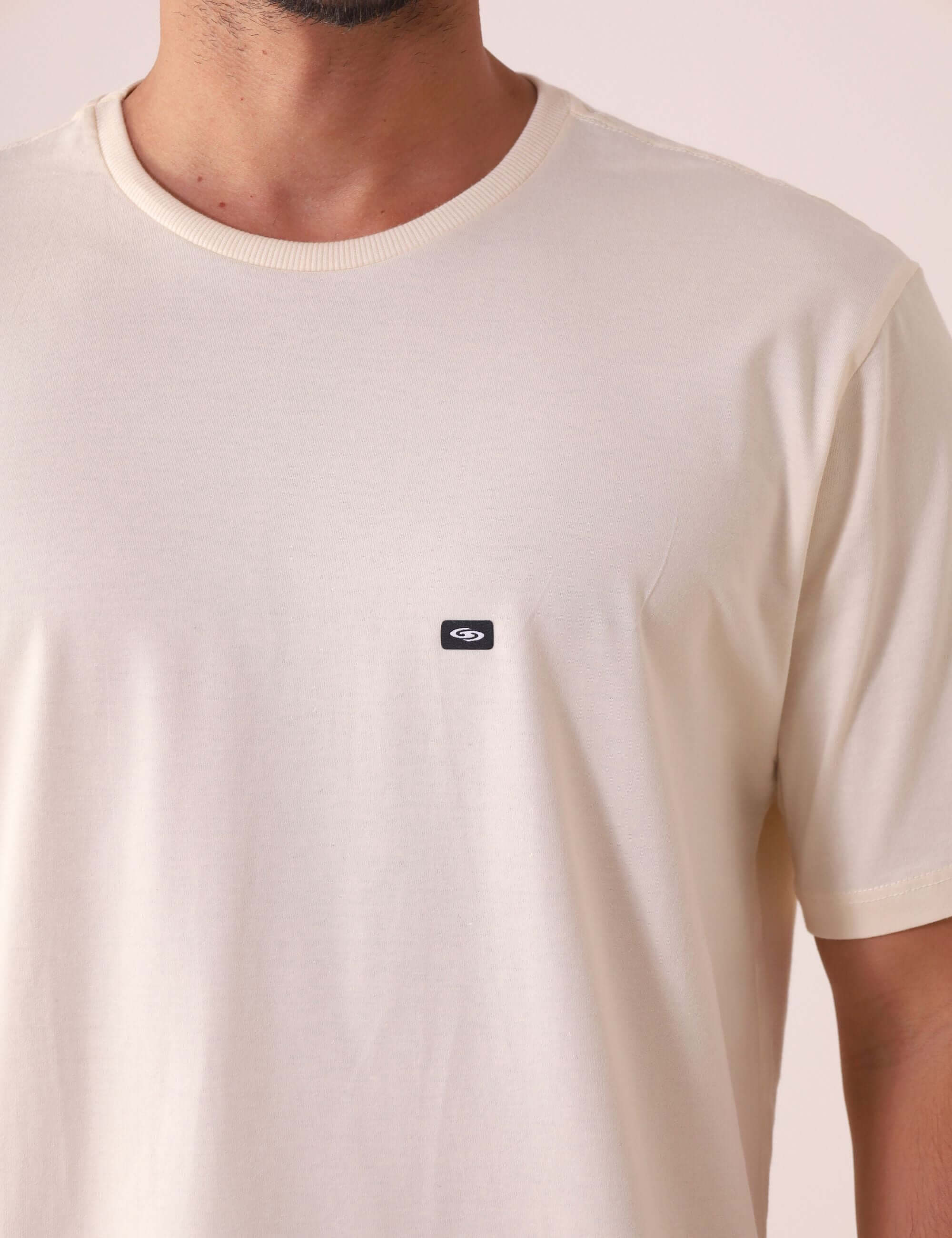 Camiseta Tradicional Basic - Natural da Greenish, confortável e sustentável, feita em 100% algodão com selo BCI, ideal para o dia a dia.