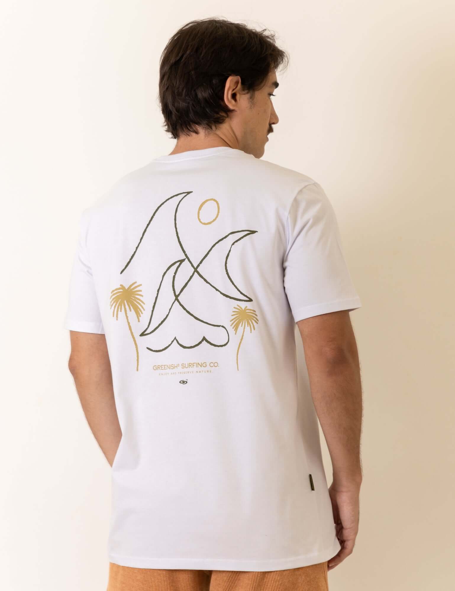 Camiseta Wave Lines - Branco da marca Greenish com design de ondas e palmeiras, vista traseira.