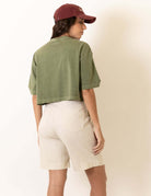 Greenish Cropped Oversized Stone Tropical Club - Verde camiseta com design casual, ideal para look descontraído e vintage.
