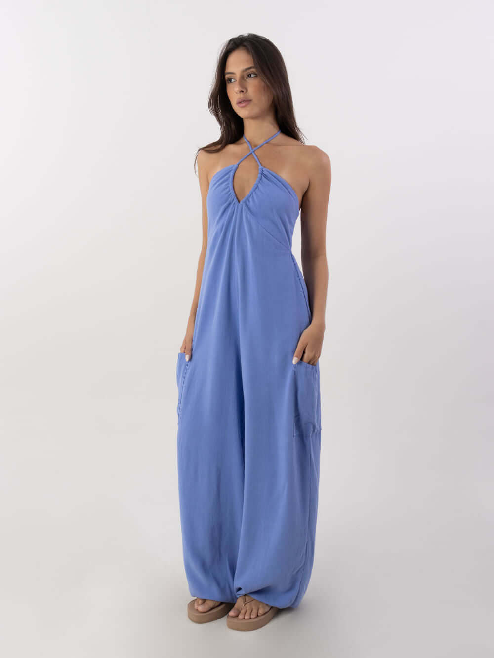 Macacão Ana - Azul da Greenish, estiloso e confortável, ideal para o verão.