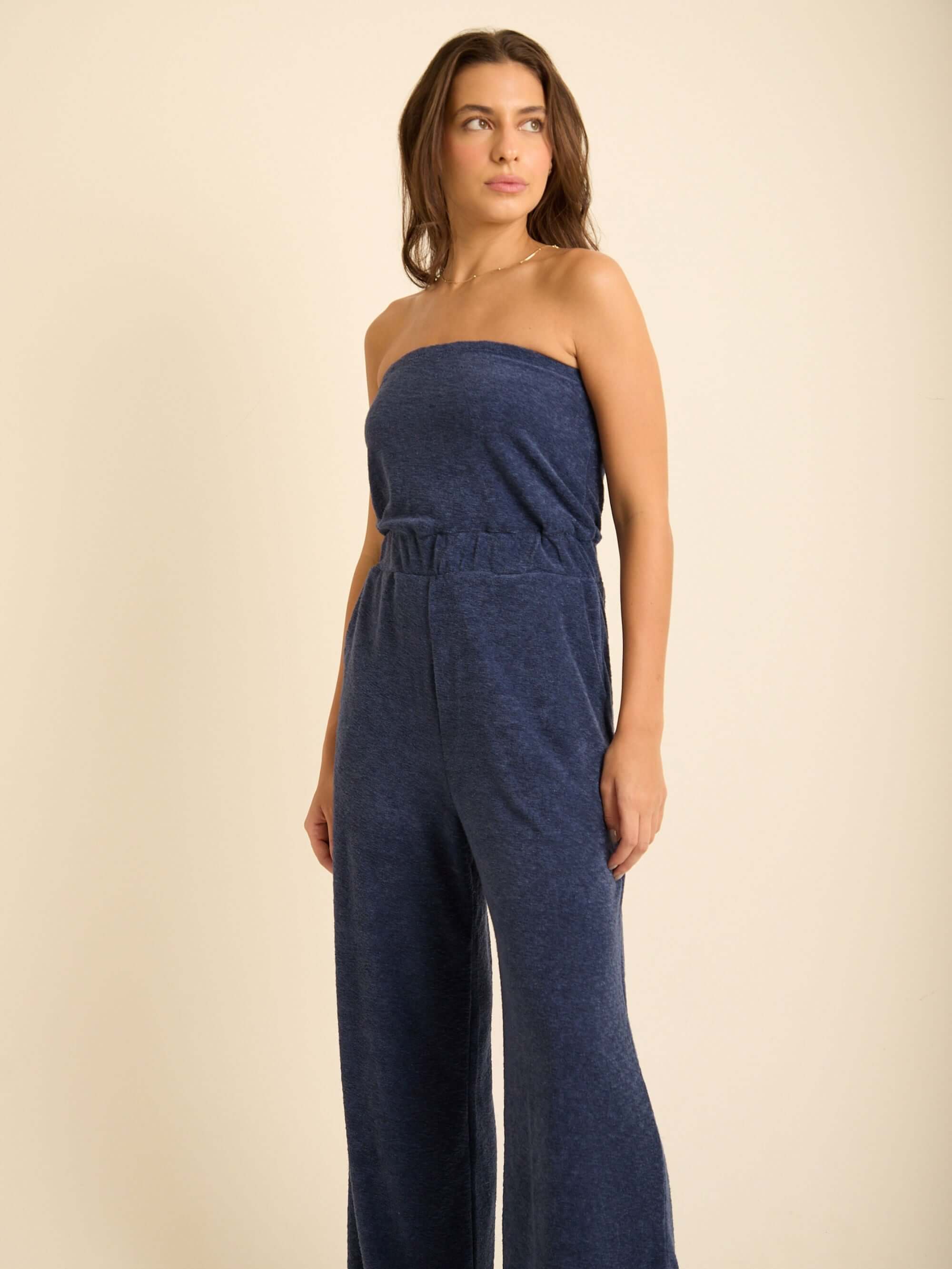 Macacão Elvira azul da Greenish, com design soltinho e tecido UltraSoft, ideal para looks modernos.