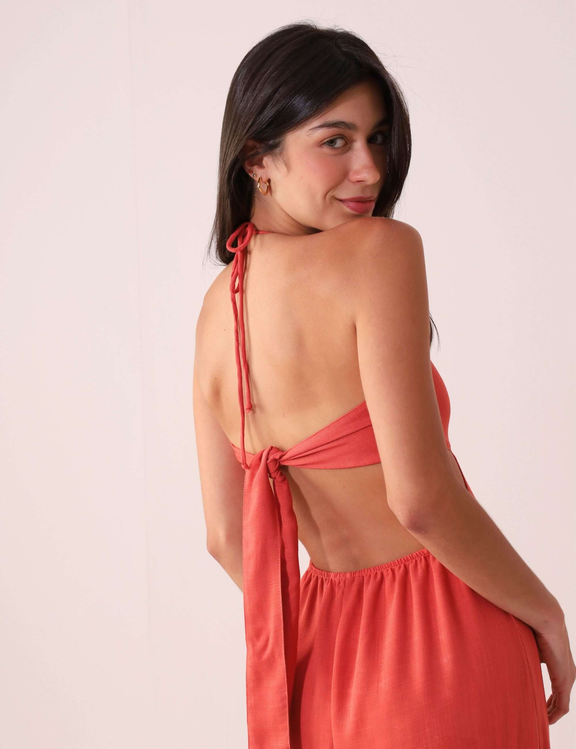 Woman wearing Macacão Rustic - Telha showing back tie detail, perfect for warm days with a light and flowy look.