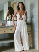 Macacão Seaside off white da marca Greenish, com amarração no pescoço e caimento fluido, ideal para o verão.
