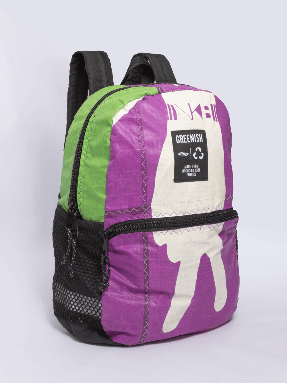 Mochila Greenish feita de material reciclado, leve e resistente, com design exclusivo e sustentável.