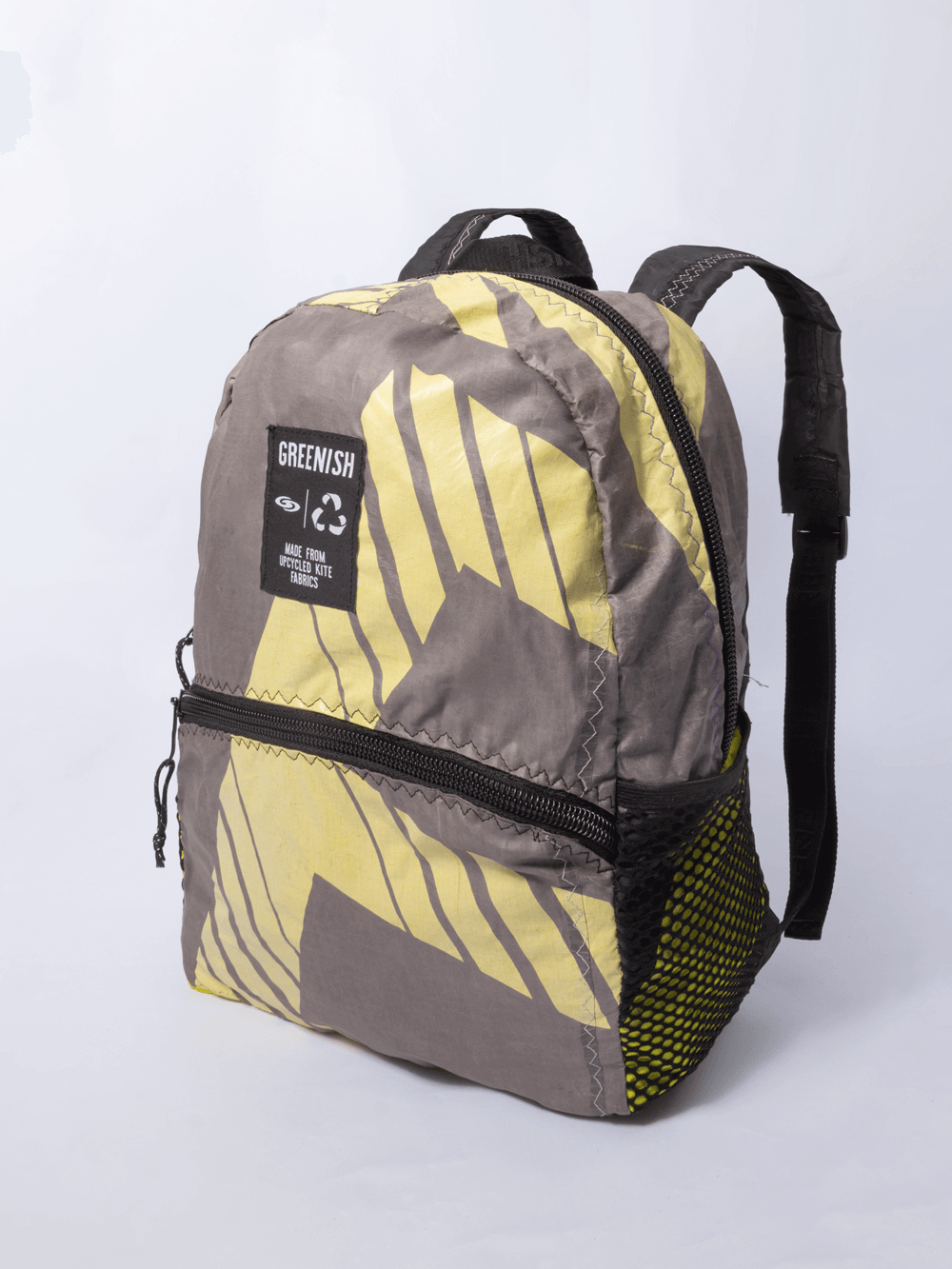 Mochila Greenish feita de pipa de kitesurf, leve e resistente, ideal para apoiar a moda sustentável.