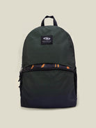 Mochila Lake Texture Verde da marca Greenish, ideal para uso diário e aventuras ao ar livre, com design moderno e funcional.