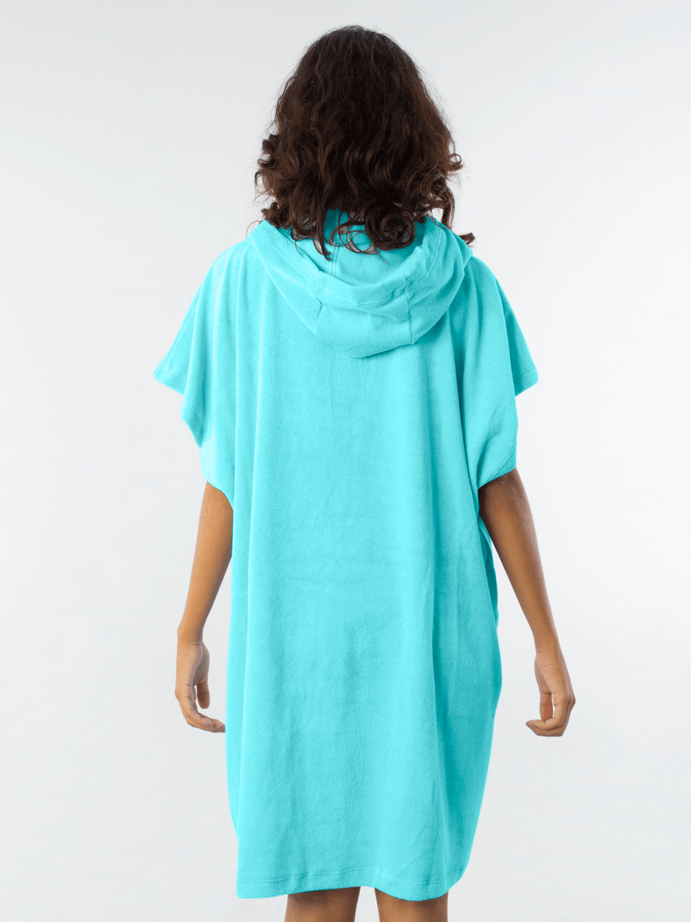 Back view of a turquoise short poncho with hood, perfect for beach outings and quick drying.