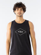Regata institucional Losango preta da marca Greenish, modelo unissex, ideal para uso casual e esportivo.