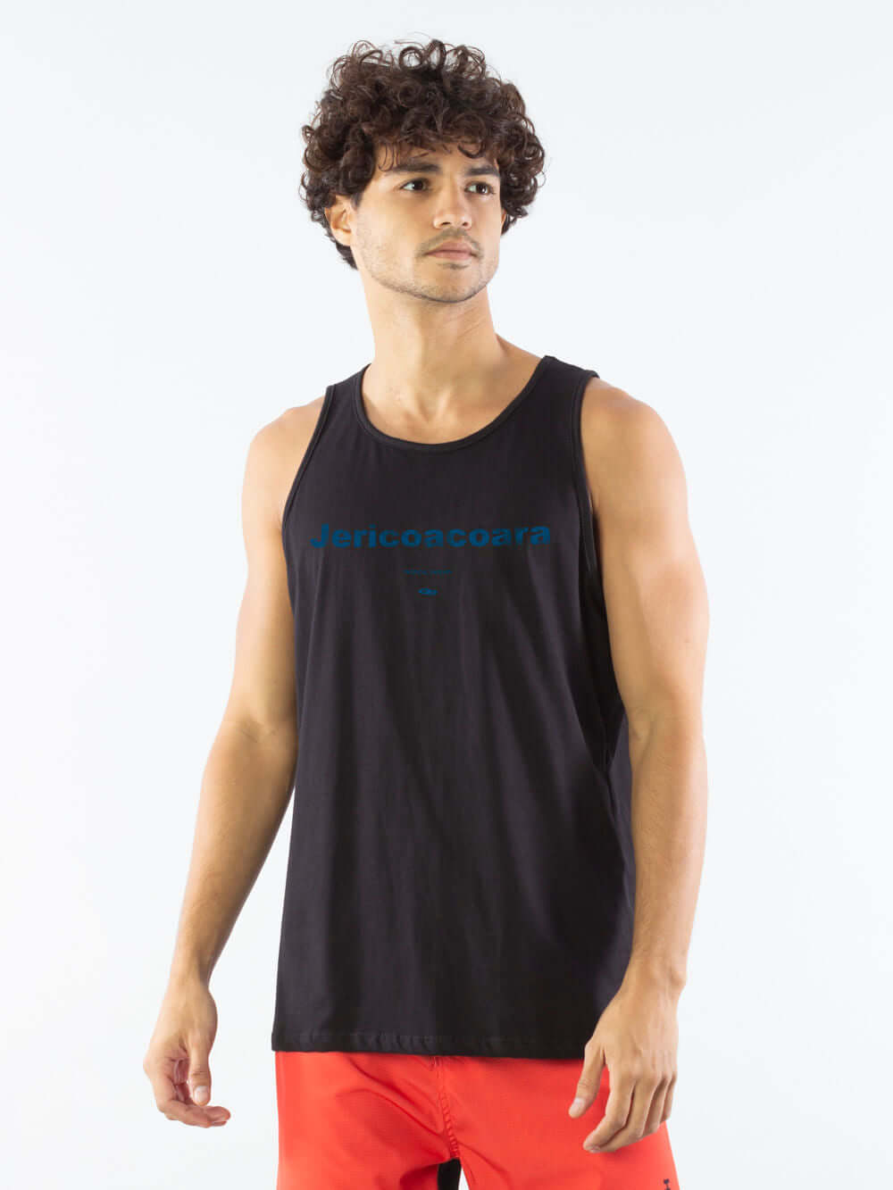 Regata básica preta Jericoacoara da marca Greenish, feita em algodão sustentável, leve e confortável.