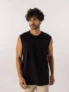 Regata Larga Waves em preto, modelo masculino, confortável e ideal para dias quentes. Marca Greenish.