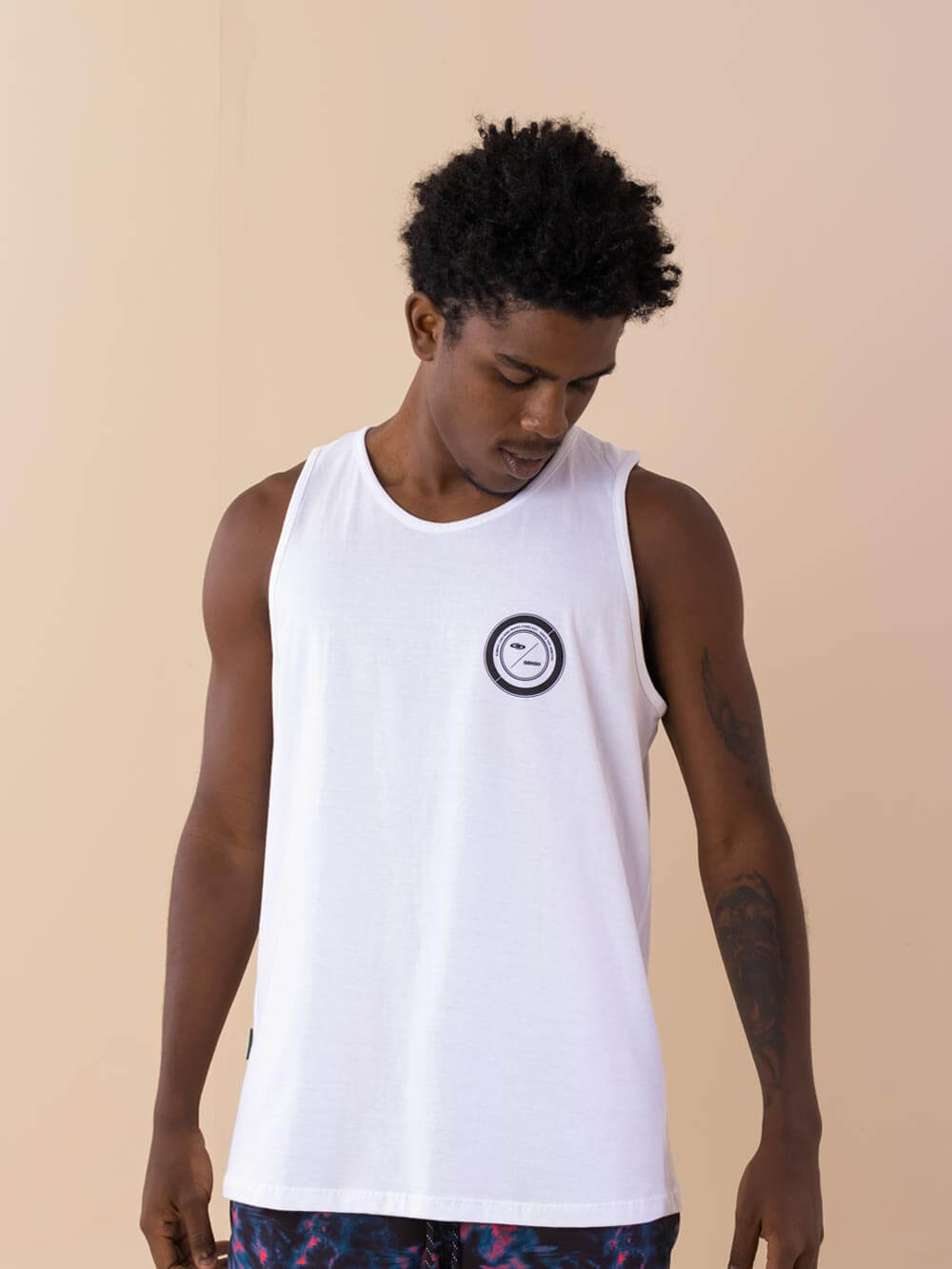 Camiseta regata branca REGATA NIGHT da marca Greenish, estilo moderno e confortável para o verão.