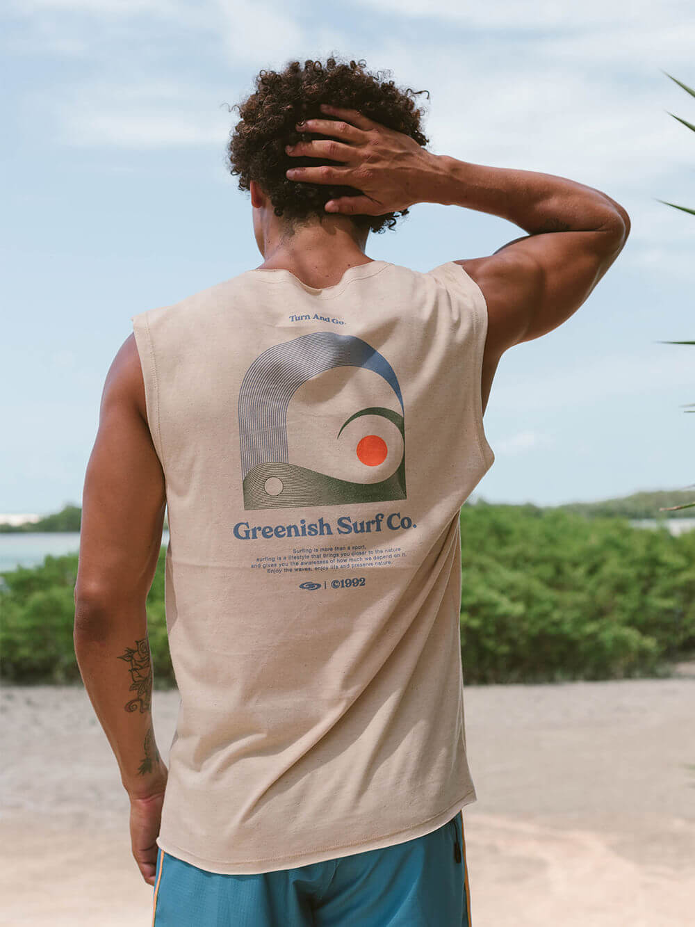 Regata Sea Swing bege da Greenish, estilo surfista, perfeita para o verão e atividades ao ar livre.