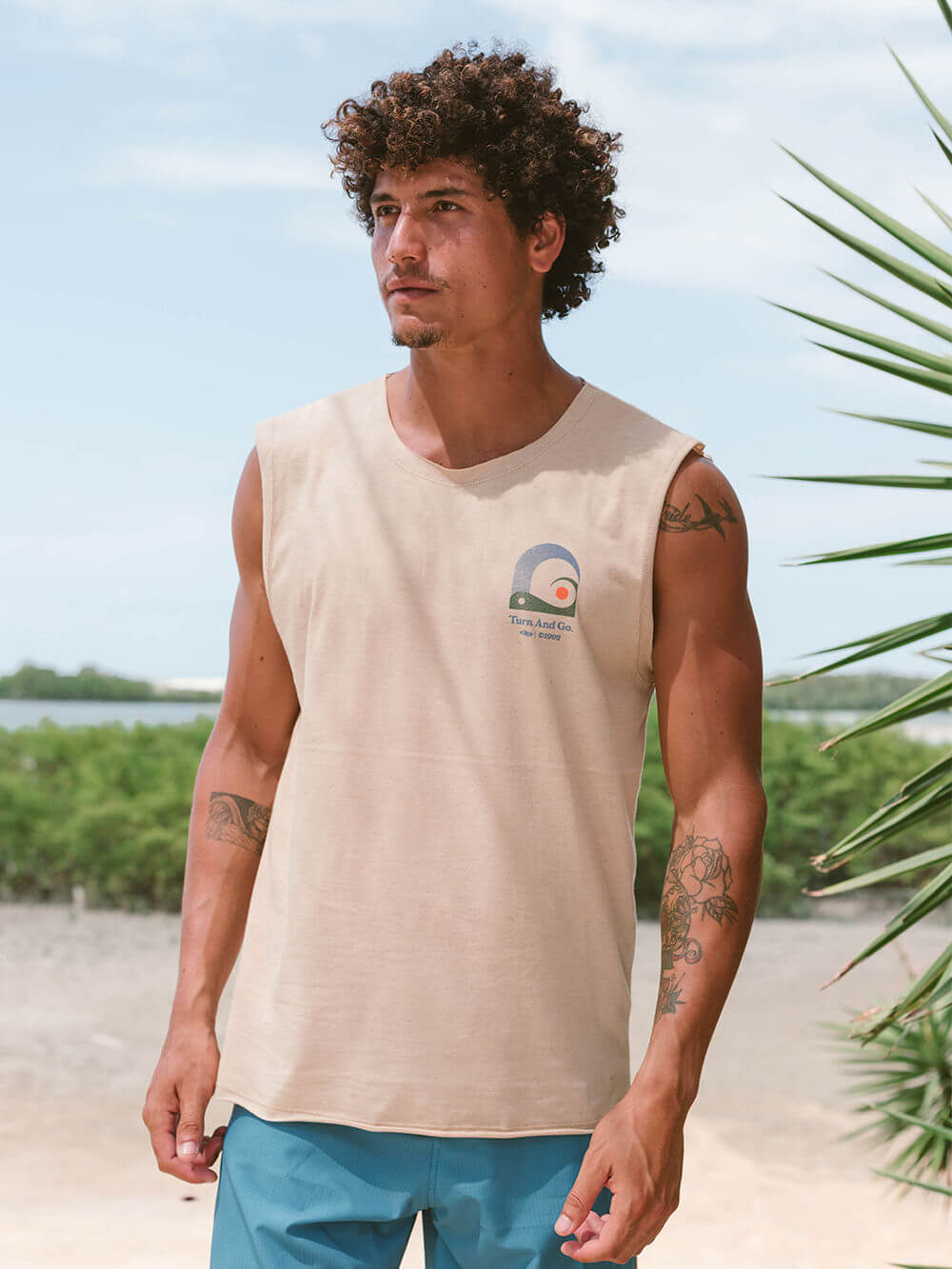 Regata Sea Swing bege da Greenish, perfeita para o verão e atividades ao ar livre, com estilo surfista.