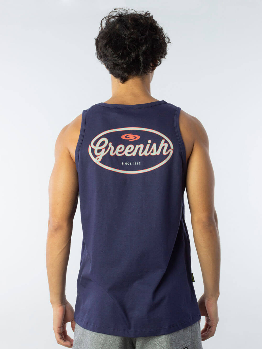 Regata vintage azul marinho da Greenish, com design original e toque leve, perfeita para o dia a dia.