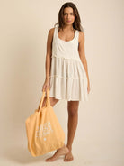 Saída de praia Blair da Greenish, em viscose, com caimento soltinho e bolsa laranja, ideal para dias de sol.