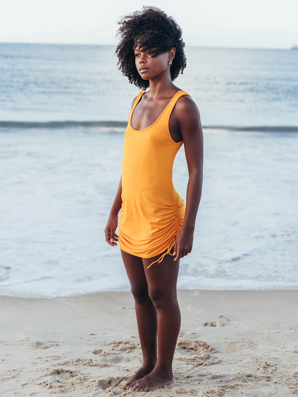 Saída de Praia Hanna laranja da Greenish, tecido leve, decote U, ideal para verão e praia.