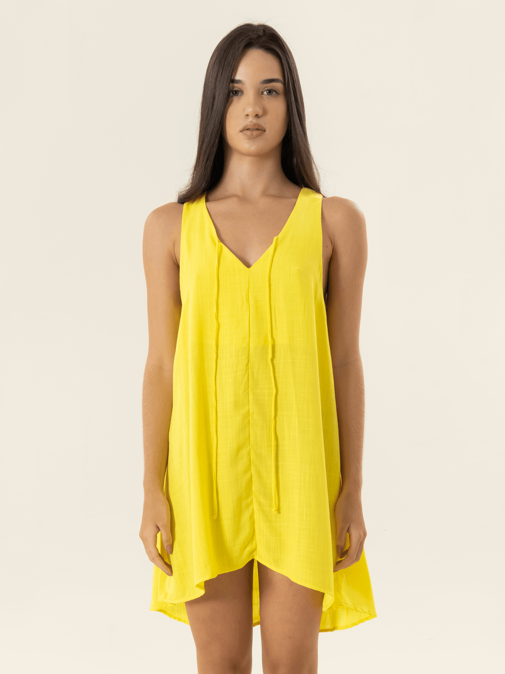 Saída de Praia Mariscal amarela da marca Greenish, leve e estilosa, ideal para dias ensolarados.