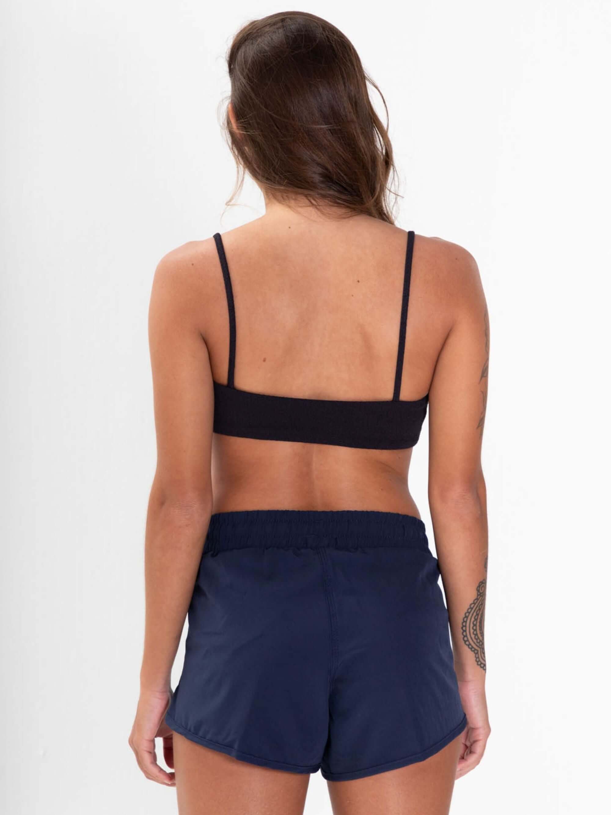 Short feminino Active Basic Flex azul marinho, ideal para looks esportivos e dias quentes - Greenish.