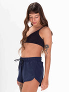 Short feminino azul marinho Active Basic Flex da marca Greenish, leve e confortável para looks esportivos.