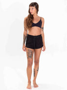 Short feminino Active Basic Flex - Preto da Greenish, ideal para looks esportivos em dias quentes.