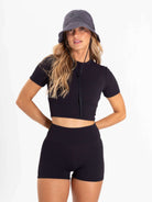 Short fitness feminino preto da marca Greenish, ideal para atividades físicas e conforto.