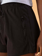 Bermuda preta SHORT HEAT WAVE da Greenish com zíper, perfeita para o verão.