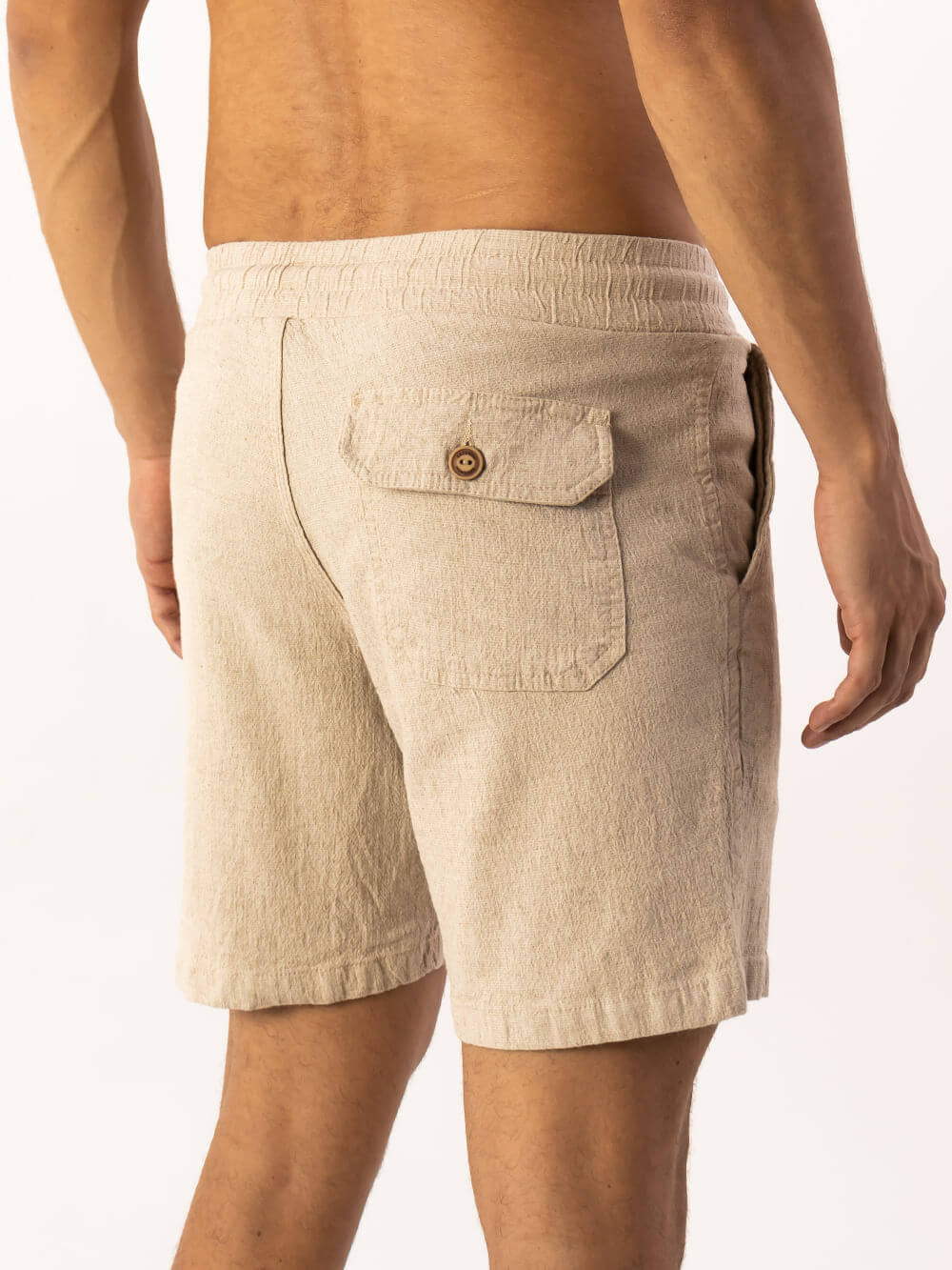 Short Linho Relax Comfort da Greenish, com cós elástico e bolso traseiro, ideal para várias ocasiões.