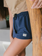 Short sport azul marinho da marca Greenish, ideal para atividade física e conforto no dia a dia.