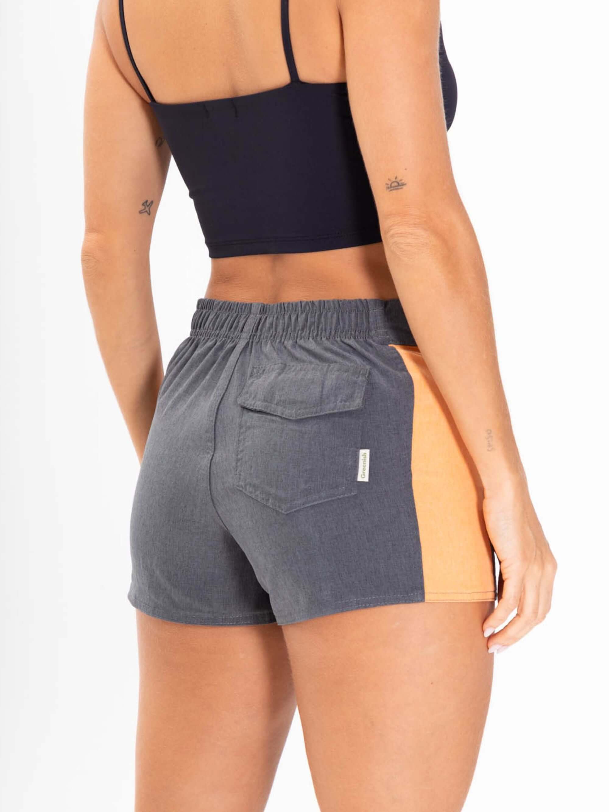 Short Sport Sidecut Preto da Greenish, shorts confortáveis com tecido leve, secagem rápida e bolso traseiro.