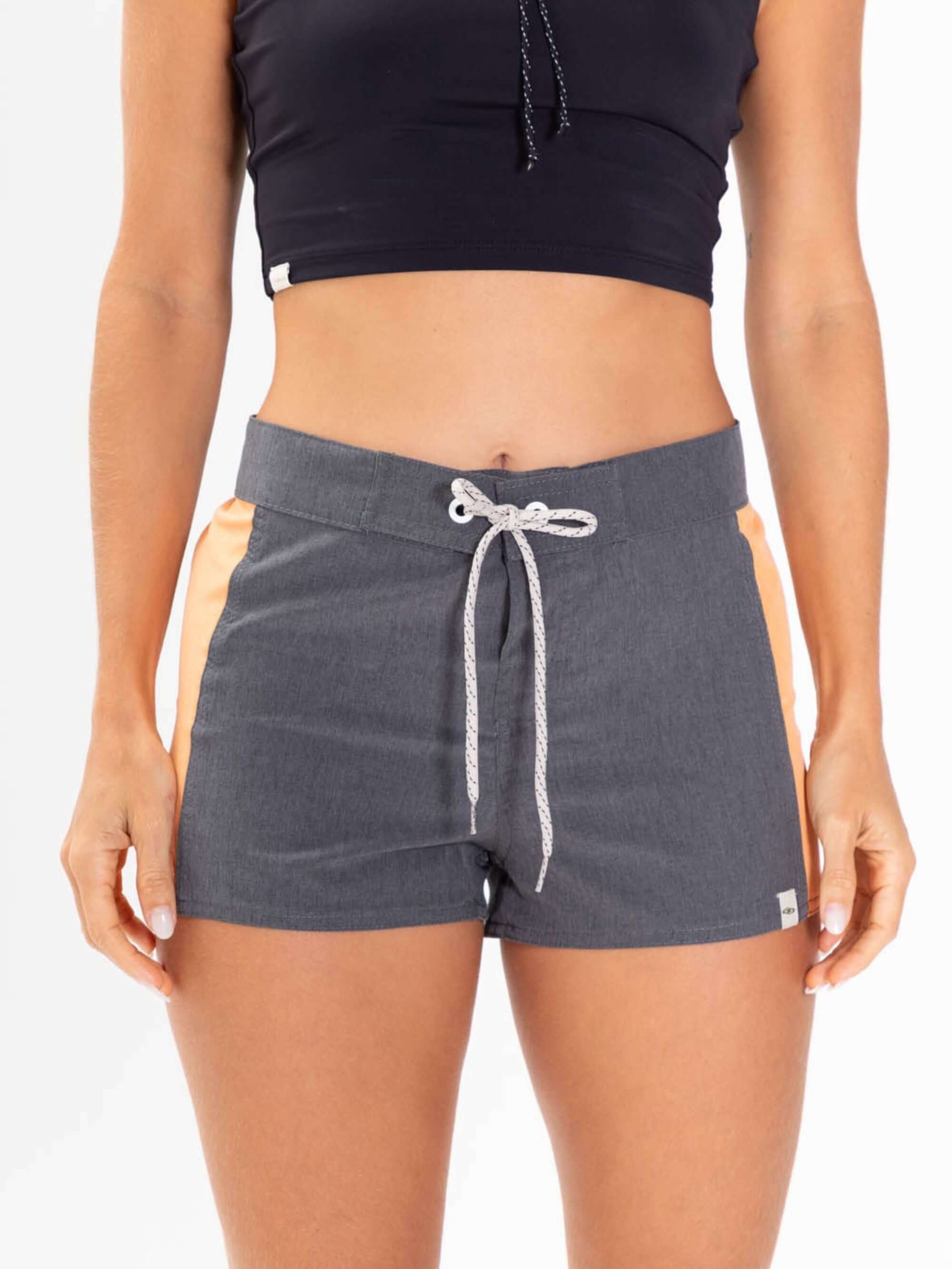 Short Sport Sidecut preto da Greenish, confortável, com tecnologia stretch e design anatômico para alta performance em esportes.