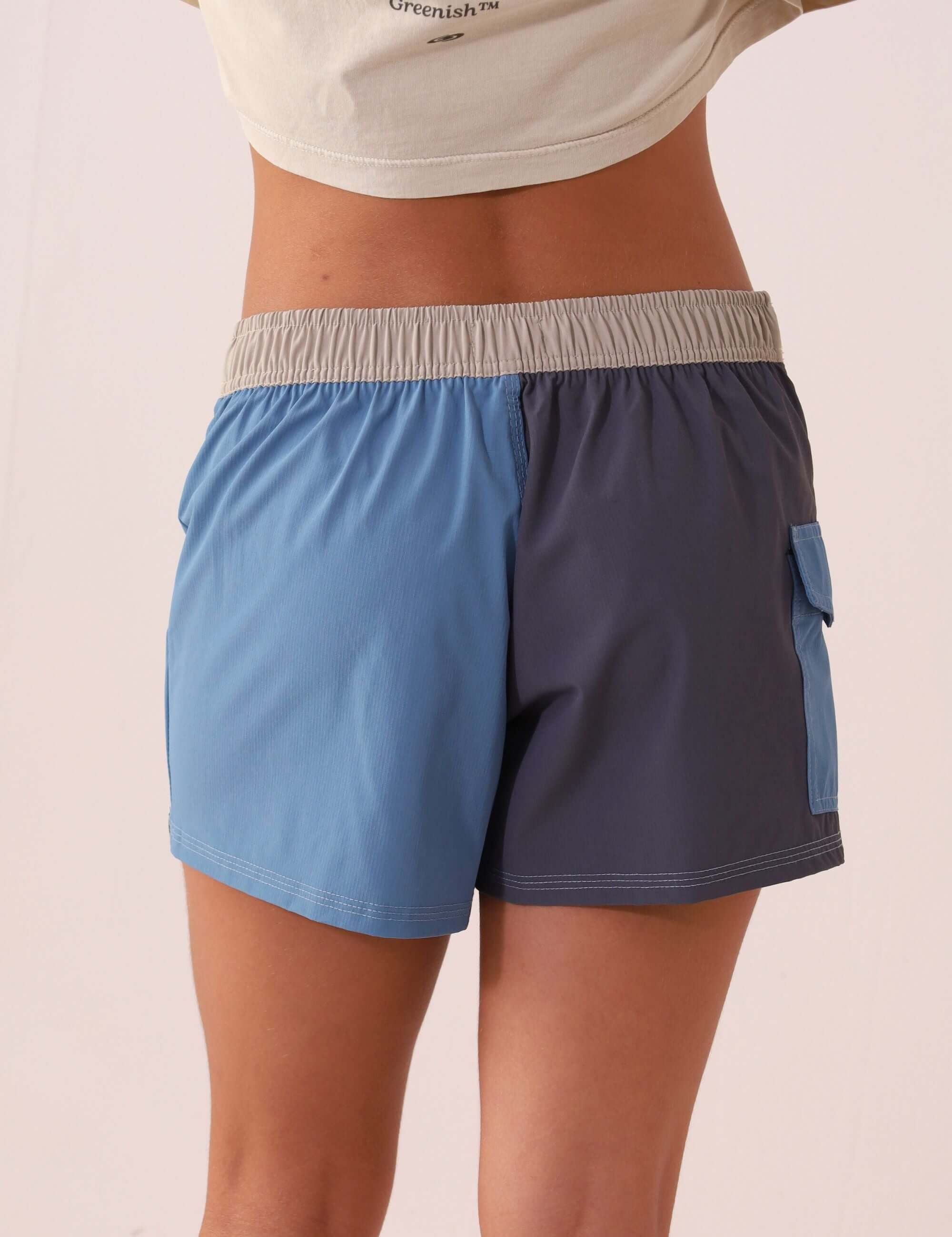 SHORT SPORT TALITA - AZUL da Greenish, shorts esportivo azul com bolso lateral, ideal para conforto e estilo durante exercícios.