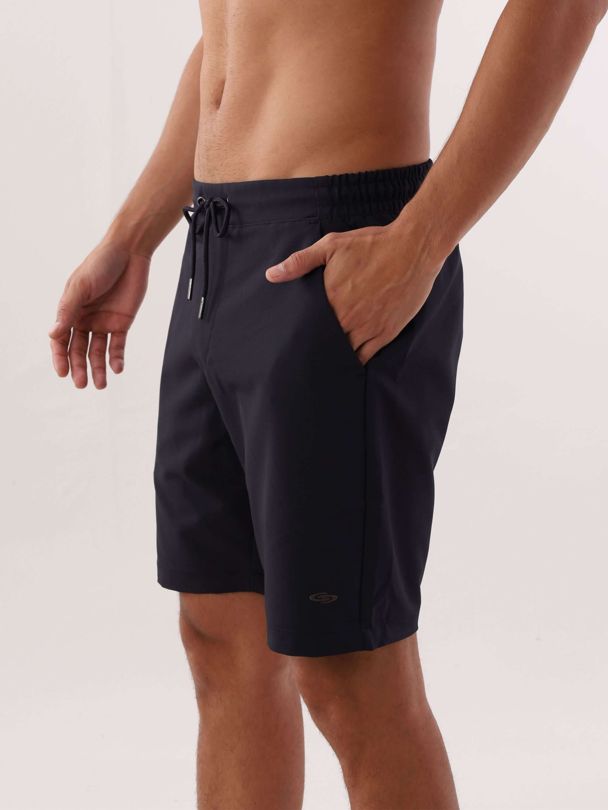 Short Urban Tech Preto da Greenish: estilo urbano com conforto e sofisticação em microfibra.