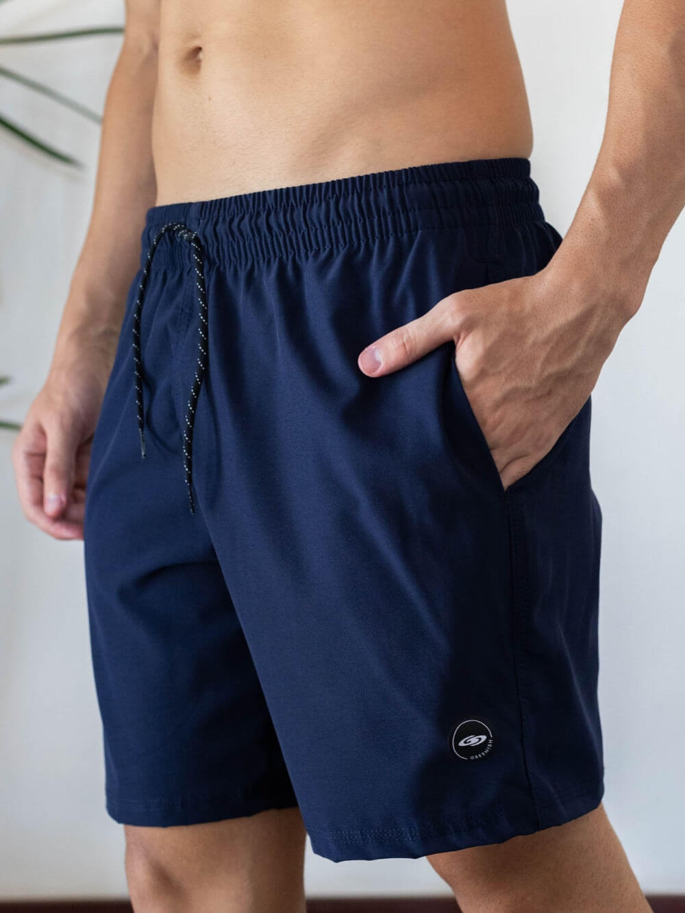 Short Volei Tradicional Basic da Greenish na cor azul marinho, ideal para o verão e atividades esportivas.