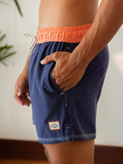 Short Vôlei Blend Azul Marinho da Greenish, com bolso traseiro e design confortável e estiloso.