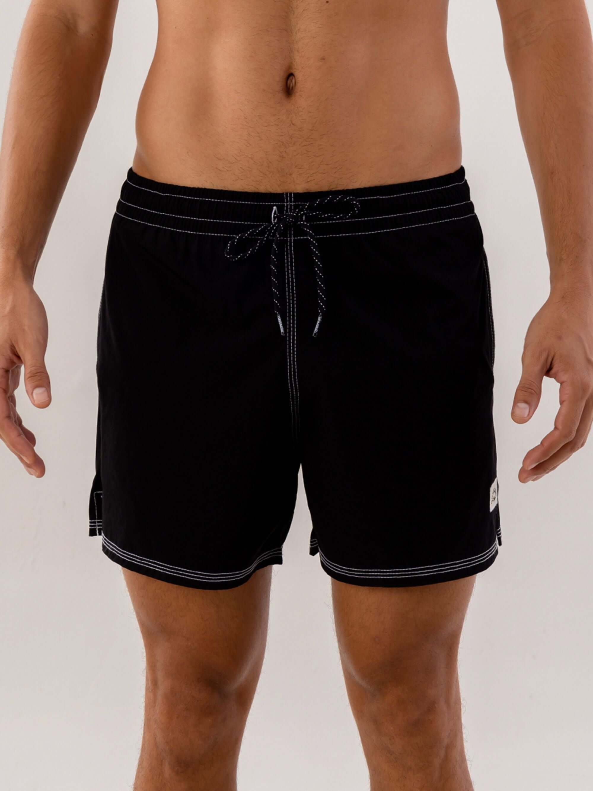 Short Volley Vintage Seekers Preto da Greenish, confortável e prático, ideal para o dia a dia.