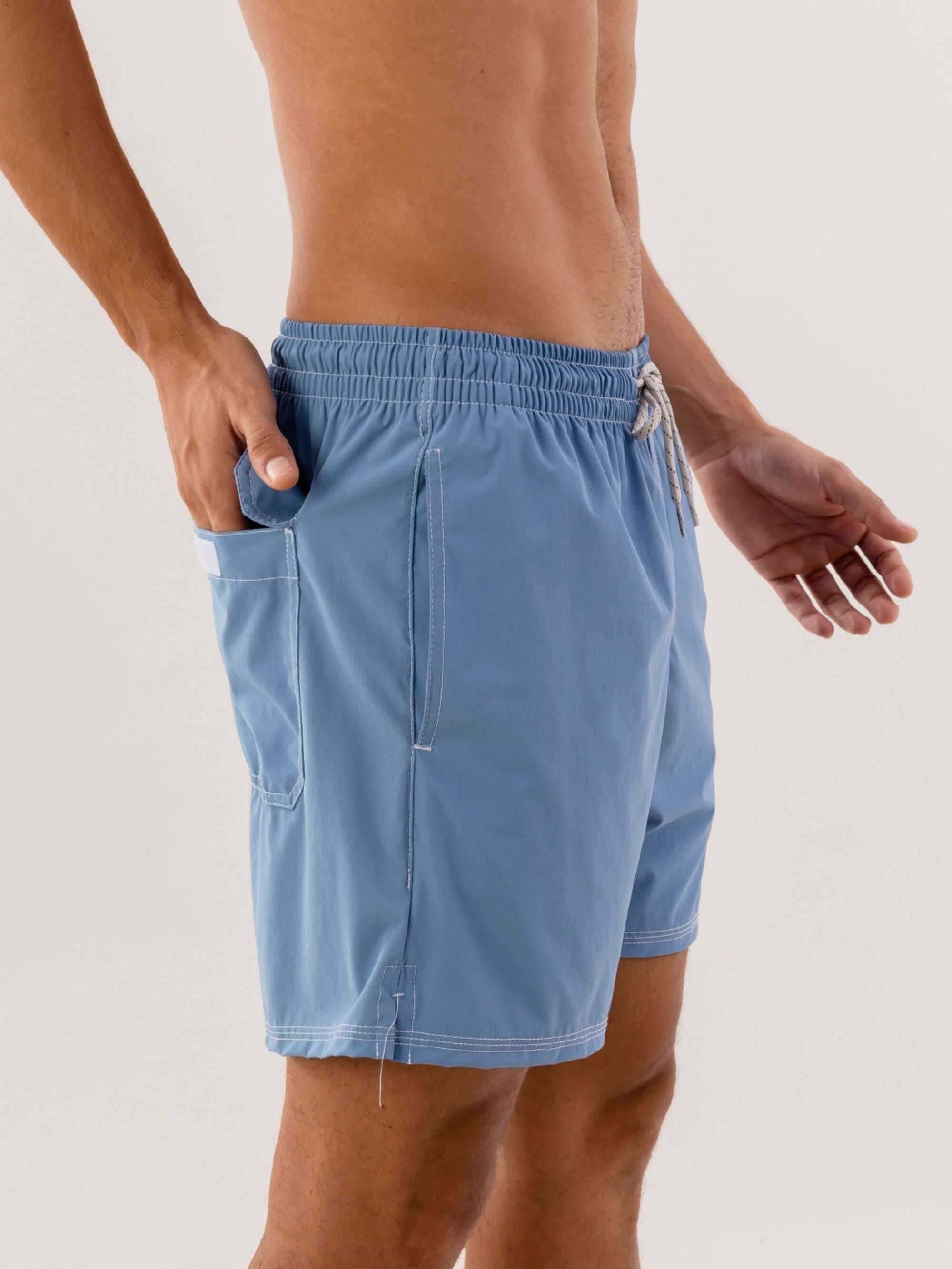 Short Volley Vintage Seekers Azul Indigo da Greenish, cós elástico e bolso lateral para praticidade.