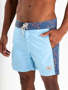 Sunga masculina Boardwalk Prism Azul da Greenish, confortável e estilosa, perfeita para o dia a dia.