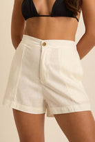 Shorts ISIS off white da Greenish, perfeitos para o verão, combinando conforto e estilo.