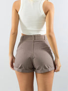 Short Sarja Ipanema na cor cinza, estilo casual da marca Greenish, vista traseira.