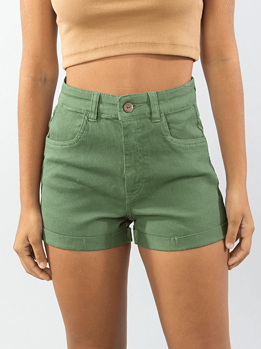 Shorts vintage verde da marca Greenish, estilo moderno, perfeitos para o verão.