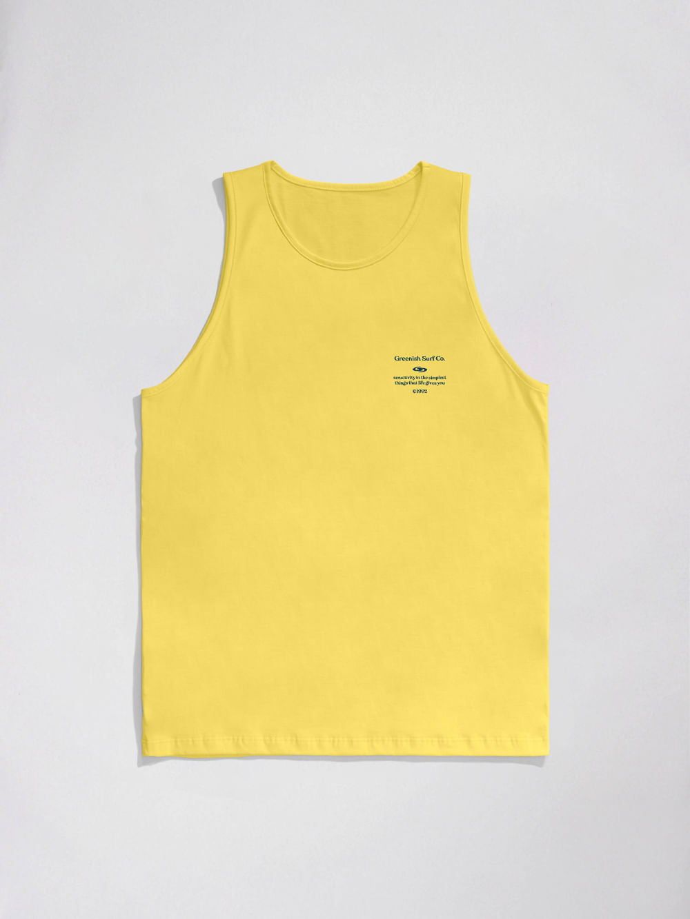 Regata amarela da marca Greenish, modelagem leve e confortável, ideal para dias quentes e atividades ao ar livre.