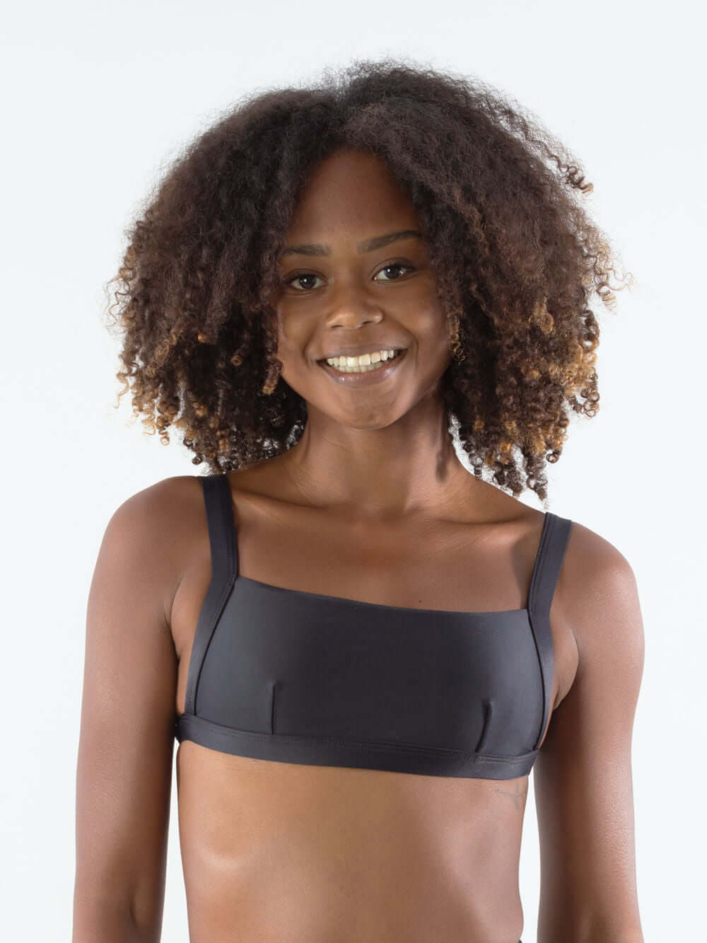 Sutia reto com vies da Greenish na cor preta, ideal para conforto e estilo no dia a dia.