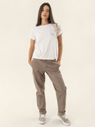 T-shirt Good Times branca da Greenish, conforto e estilo para momentos especiais.