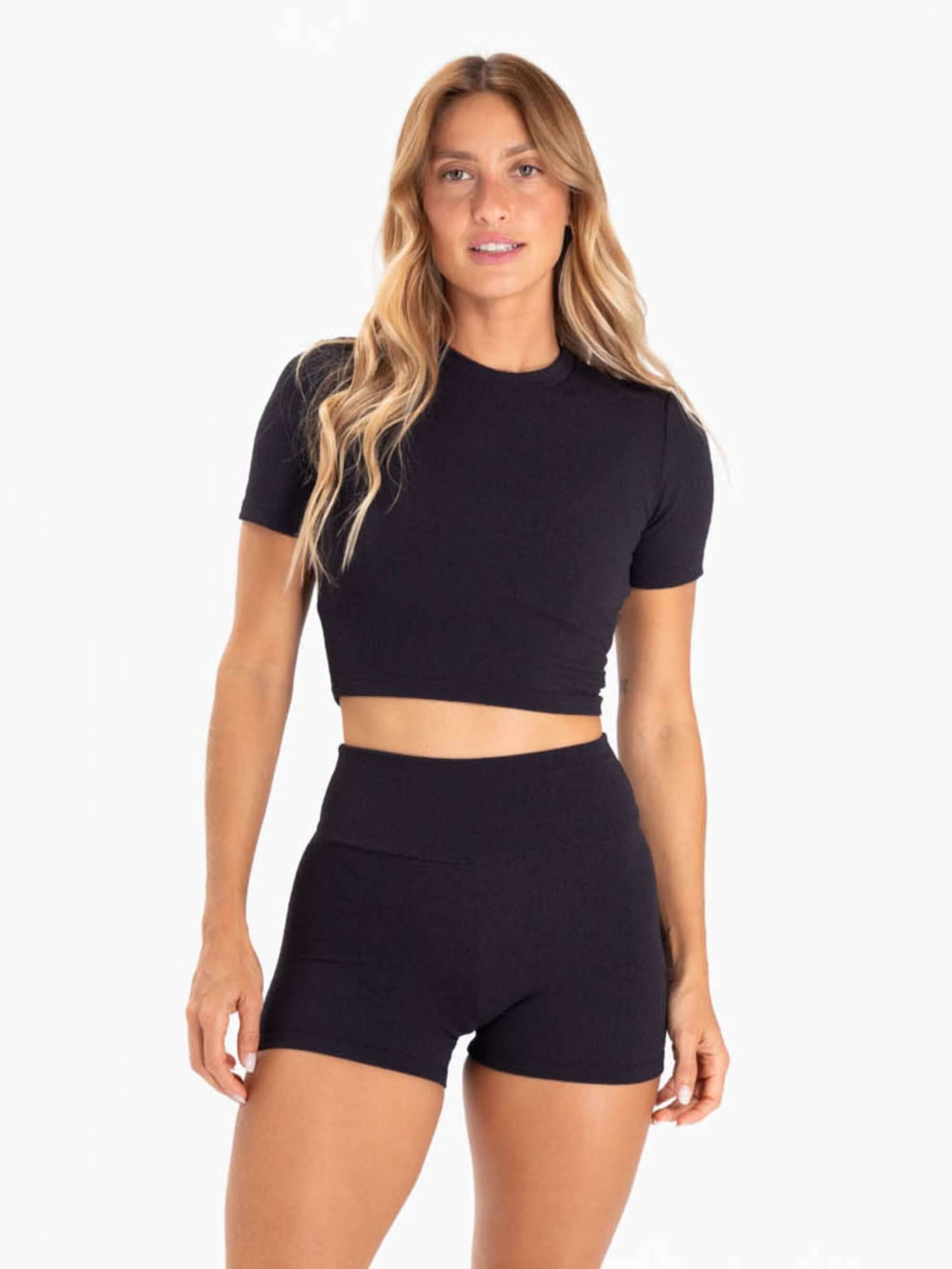 Top Fitness Aspetta em preto da marca Greenish, ideal para treinos e remoção de suor.