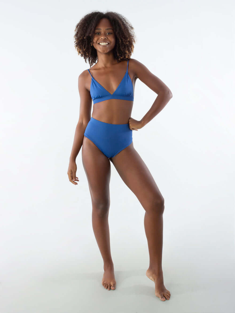 Top Ingrid - Azul da marca Greenish, ideal para o verão. Confortável e estiloso, perfeito para a praia.