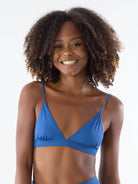 Top Ingrid Azul da Greenish, ideal para caiaque e atividades ao ar livre, com conforto e estilo.