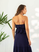 Top Romy da Greenish azul marinho, sem alças, com elástico e tecido duplo, visto de costas.