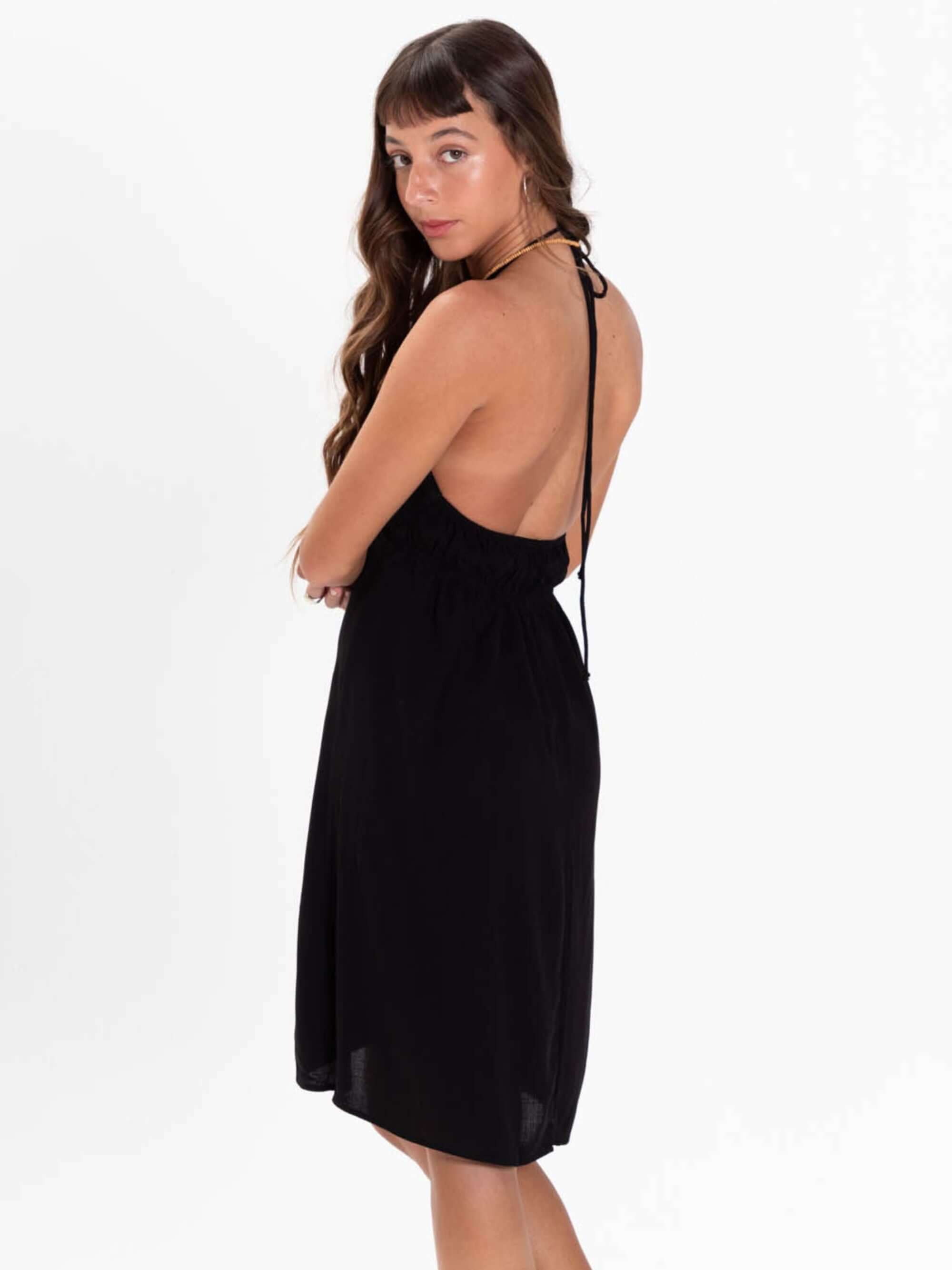 Vestido curto Abby preto da marca Greenish, com detalhe nas costas e ajuste em cordão no pescoço.