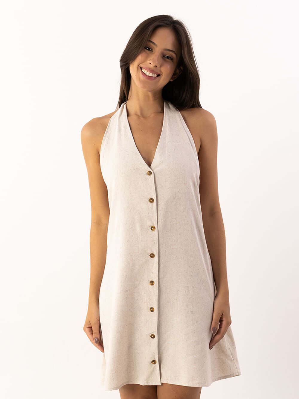 Vestido Curto Clara da Greenish em tom natural, com botões frontais e amarração, ideal para conforto e estilo.