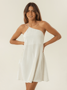Vestido curto KIM off white da Greenish, ideal para looks leves e frescos no verão.